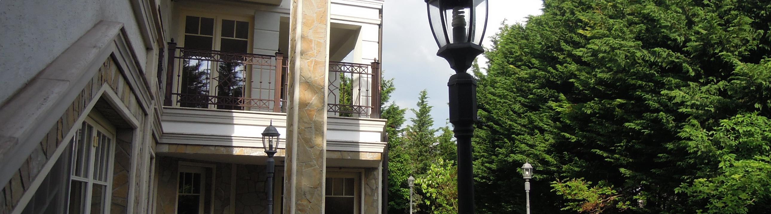 villa for sale with 7 rooms, swimming pool, service flat, lift-Budapest II district