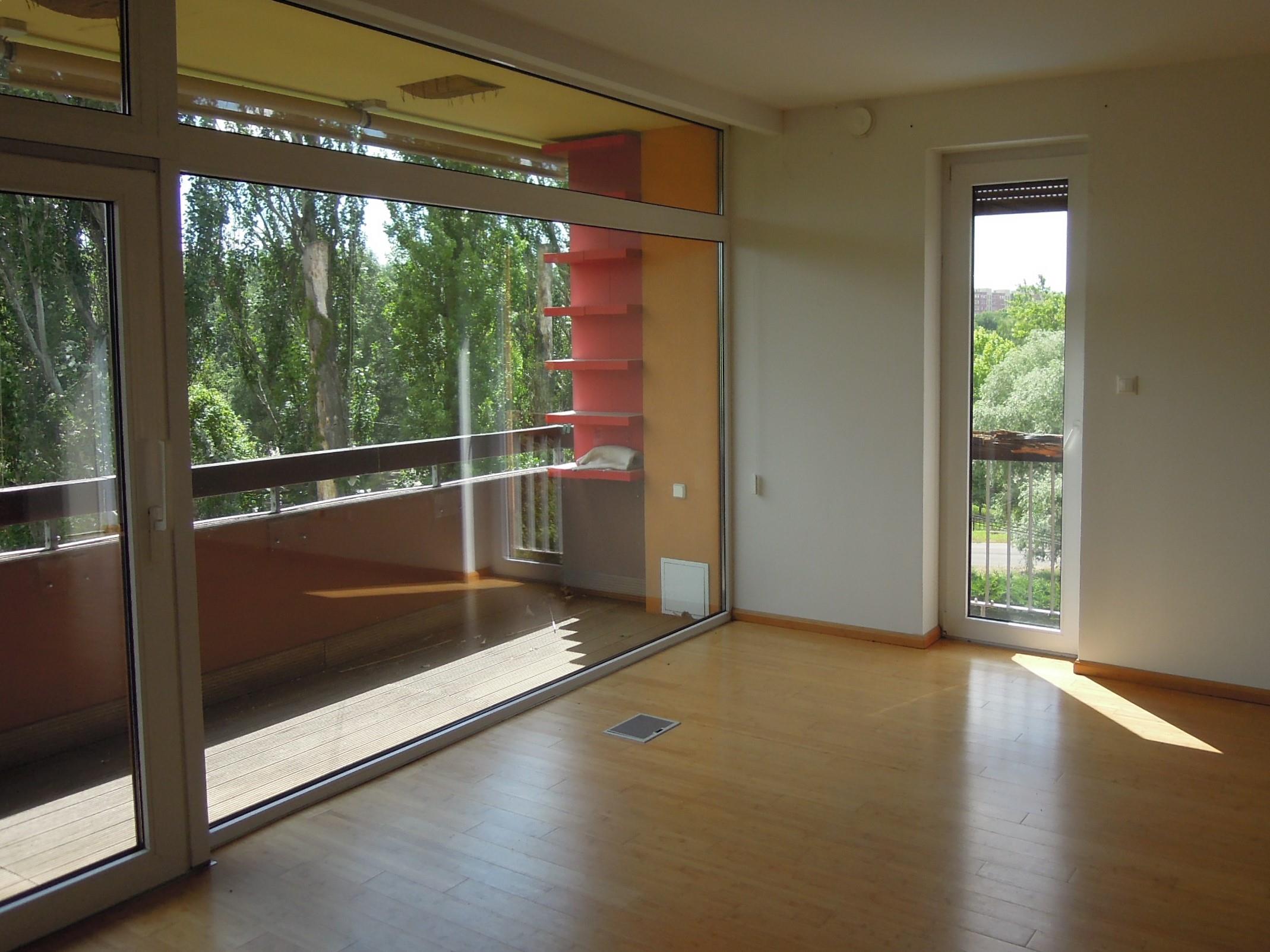 116sm, 4 rooms apartment with panoramic view , roofterrace is for sale in an apartmenthpse with swimming pool in Budapest