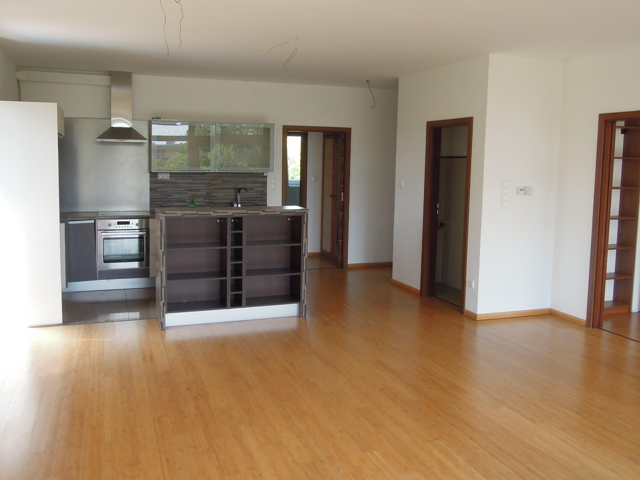 116sm, 4 rooms apartment with panoramic view , roofterrace is for sale in an apartmenthpse with swimming pool in Budapest