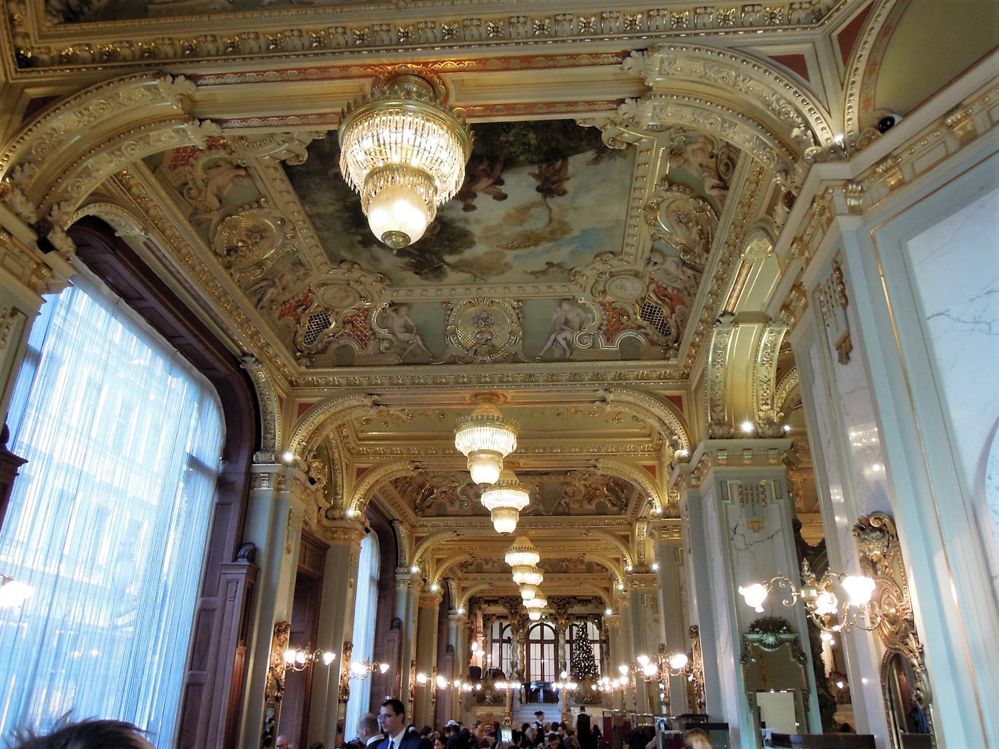 The most beautiful cafe of the world New York Cafe Budapest
